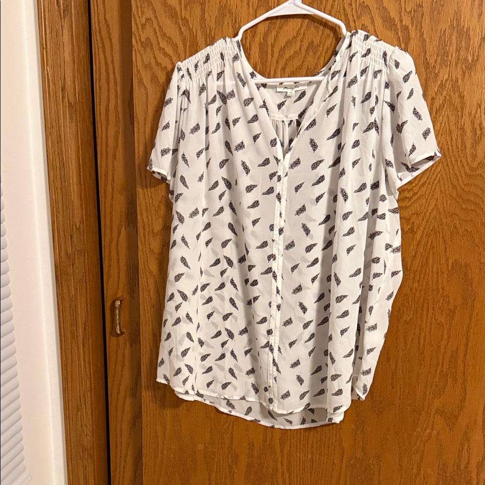 Elegant White Leaf Print Blouse